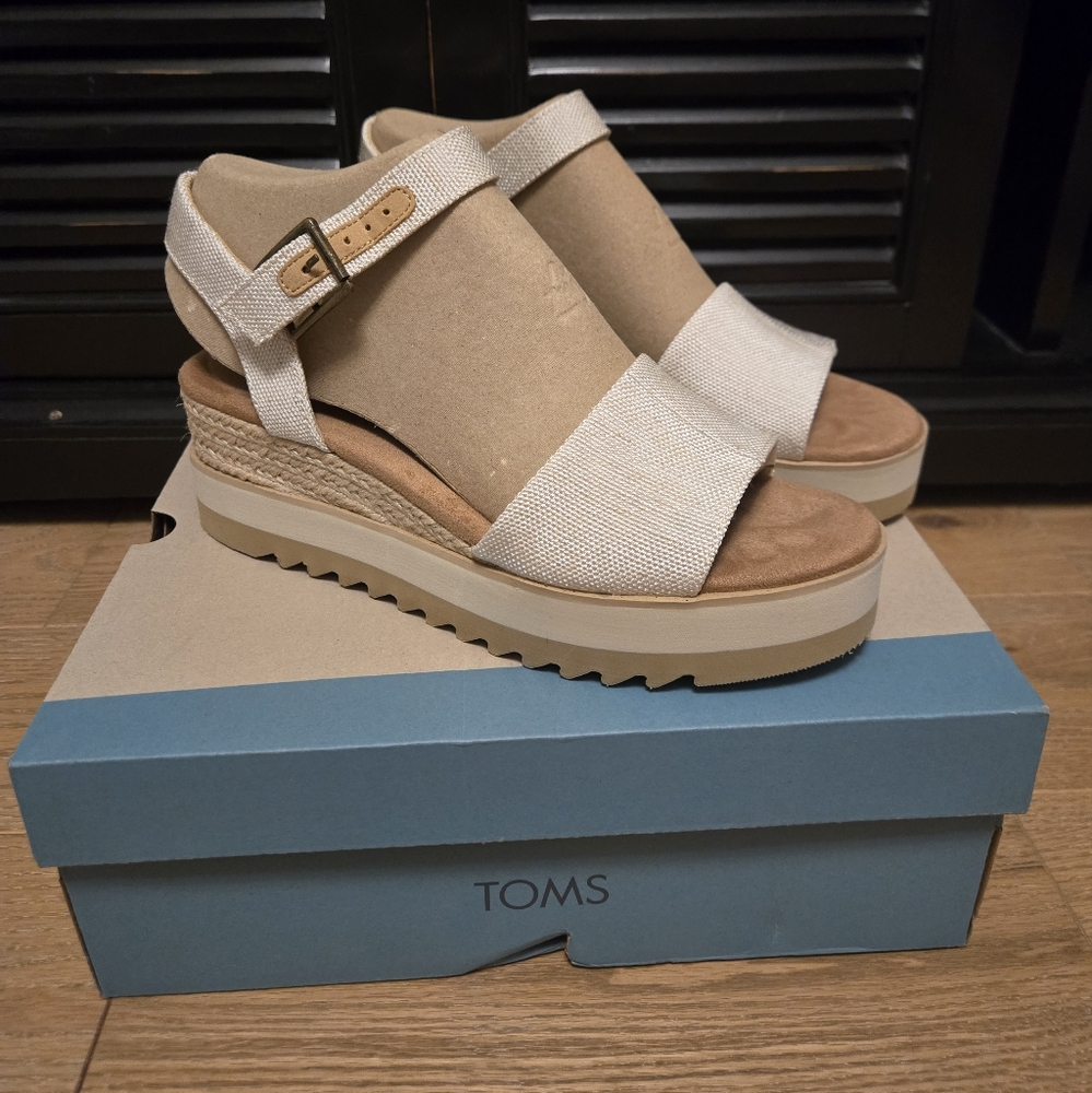 Toms Beige and Cream Sandals